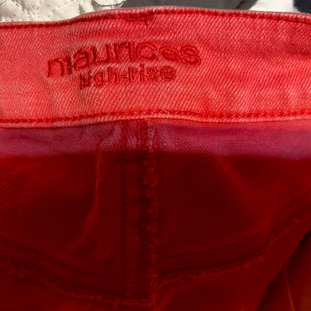 Red shorts - Picture 2 of 3